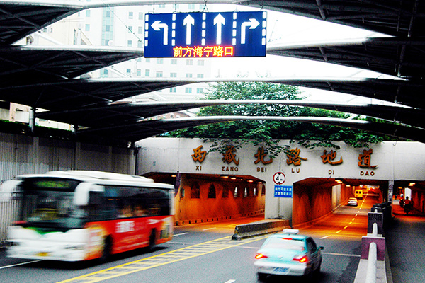 Variable sign at intersections